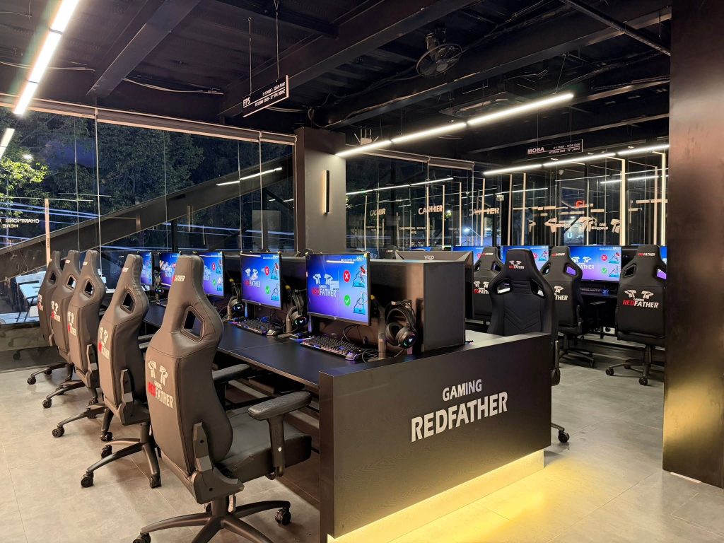 Toàn cảnh lối đi trong phòng cyber game